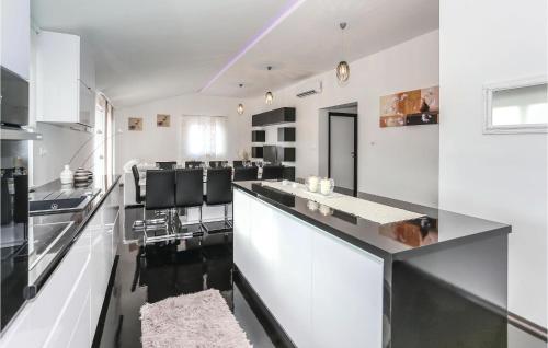 virtuve, Stunning Home In Rumin With Sauna in Rumin