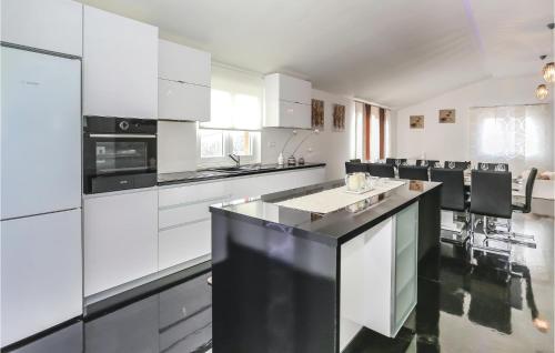 virtuve, Stunning Home In Rumin With Sauna in Rumin