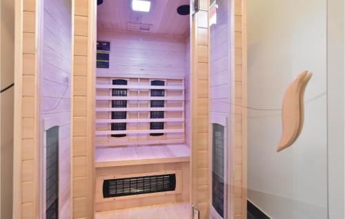 Vannas istaba, Stunning Home In Rumin With Sauna in Rumin