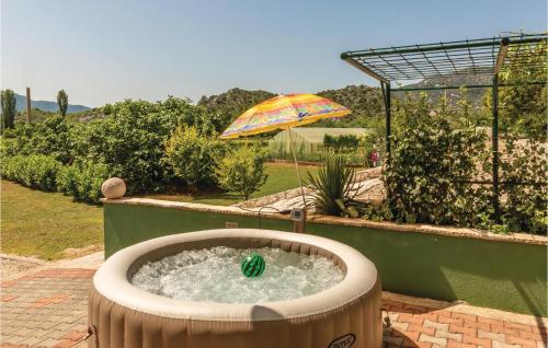Karstais baseins, Two-Bedroom Holiday Home In Stasevica in Staševica