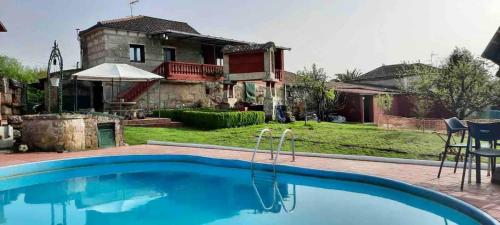 ALOJAMIENTO ENTERO CON PISCINA Y JARDIN. gîte à louer Fuentefría