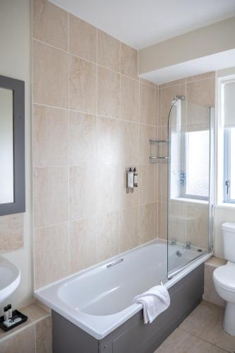 Galway Bay Sea View Apartments - image 14