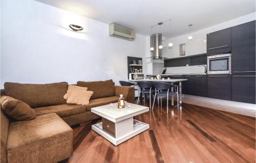 Awesome Apartment In Split With 1 Bedrooms And Wifi - Split