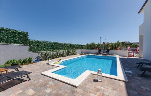 Three-Bedroom Apartment In Split 2