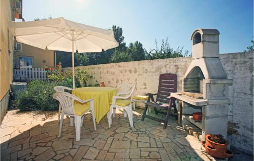 Amazing apartment in Liznjan with in Ližnjan