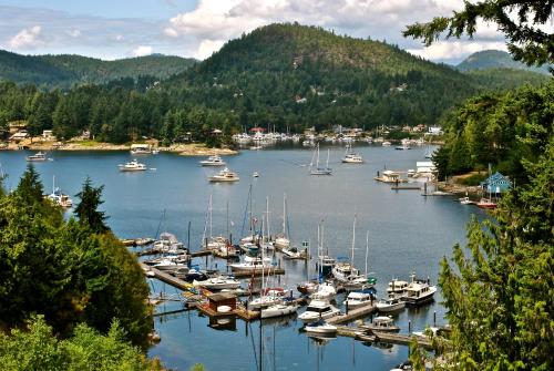 Madeira Park Oceanview Suites Stop at Madeira Park Bed and Breakfast to discover the wonders of Madeira Park (BC). The hotel offers a wide range of amenities and perks to ensure you have a great time. Free Wi-Fi in all rooms, car 