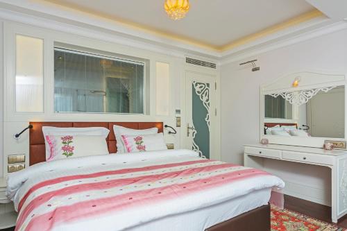Luxury One-Bedroom Apartment with Garden 
