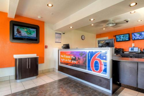 Motel 6-El Cajon, CA - San Diego