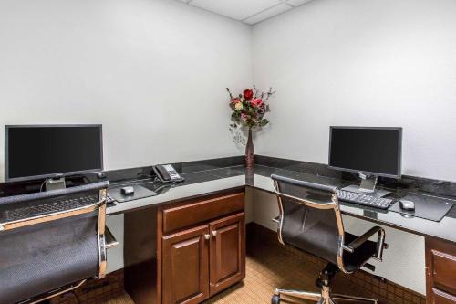 Sleep Inn & Suites - image 7