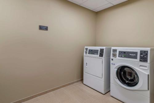 Comfort Suites Newnan - image 13