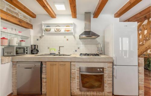virtuve, Lovely Home In Barban-Sajini With Sauna in Sajini