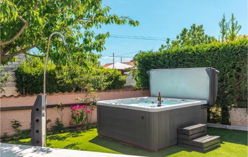 Peldbaseins, Lovely Home In Barban-Sajini With Sauna in Sajini