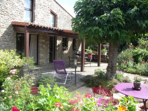 L' Esterlanges SUITE FAMILLE 2 chambres 4 personnes PROCHE PUYduFOU chambre d'hôte Saint-Vincent-Sterlanges