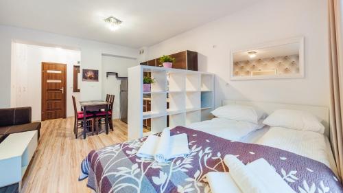 Willa Park, Sun & Snow