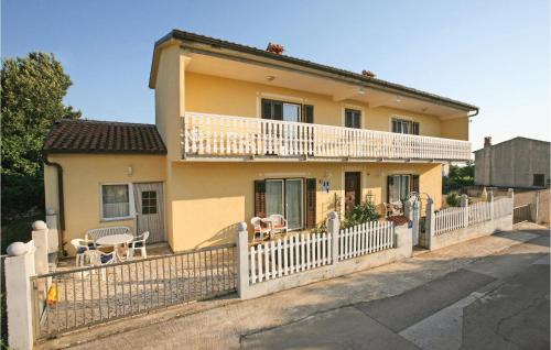  Amazing apartment in Liznjan with in Ližnjan