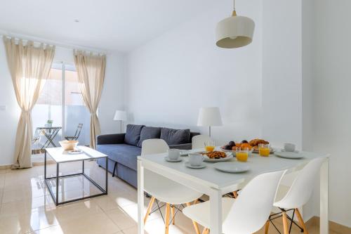 FUN BUILDING APARTMENTS by HOMEABOUT 4