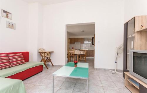 Two-Bedroom Apartment In Razanac in 拉扎納