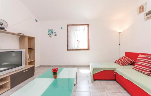 Two-Bedroom Apartment In Razanac in 拉扎納