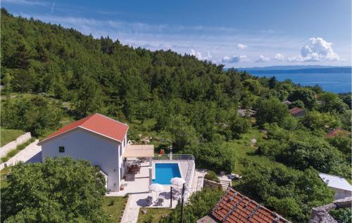 Lovely Home In Gornje Tucepi With Kitchen