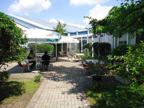 Sportpark Jürgen Fassbender - Hotel - Eggenstein-Leopoldshafen