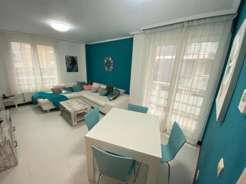  Piso luminoso junto a la playa de Oriñon, Ferienwohnung in Castro-Urdiales