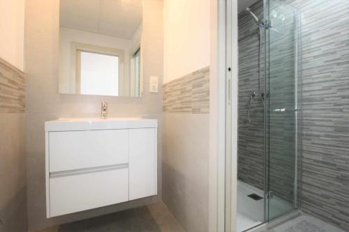 Casa Tapas y vino apartamento con jardin y piscina comunitaria