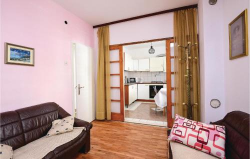 4 Bedroom Lovely Home In Zuljana