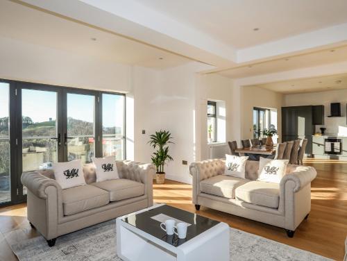 Bryn Min Manton Penthouse