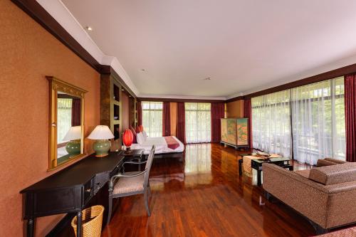 room detail thumbnail 1