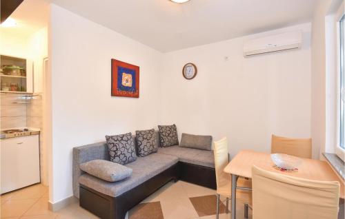  One-Bedroom Apartment in Necujam in Nečujam