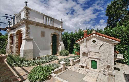 Awesome Home In Motovun With Private Swimming Pool, Can Be Inside Or Outside