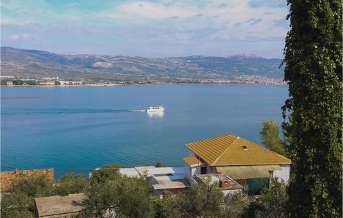 Stunning Apartment In Arbanija With House Sea View - Trogir