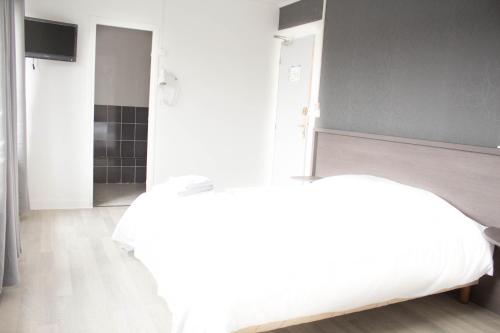 1 queen bed, 1 twin bed