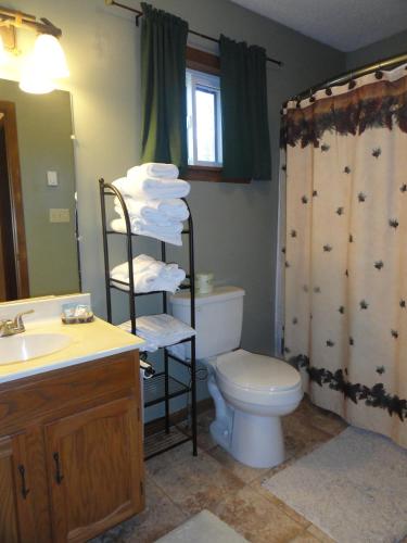 浴室, Maple Chalet by VCI Real Estate Services in 班納艾爾克 (NC)