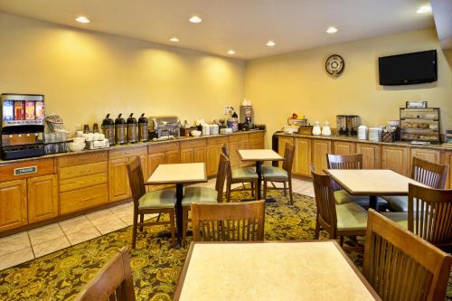 Country Inn & Suites by Radisson, Marion, OH