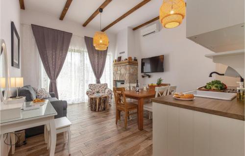 Cozy Home In Gospic With Kitchen