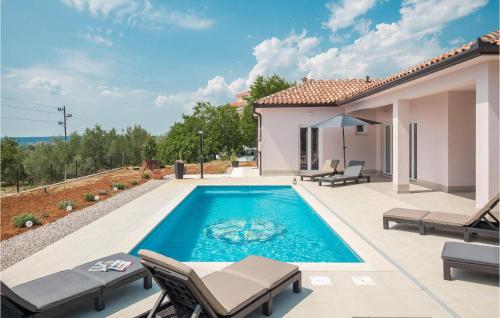 Nice Home In Koromacno With Outdoor Swimming Pool