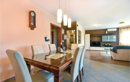  Stunning Home In Dubrava With Sauna, Wifi And Outdoor Swimming Pool in Dubrava