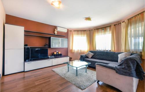 Stunning Home In Dubrava With Sauna, Wifi And Outdoor Swimming Pool in Dubrava