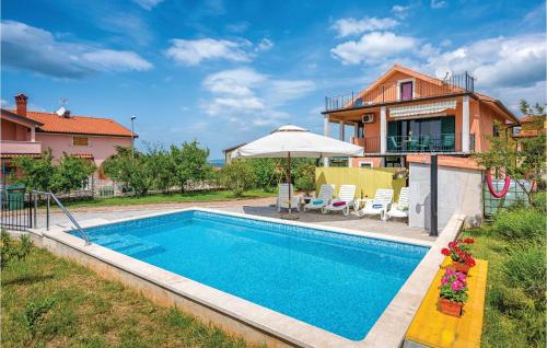  Nice apartment in Kastel with 1 Bedrooms, WiFi and Outdoor swimming pool, Pension in Kaštel