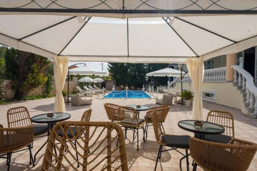 Apollon Palace Kefalonia in Livathou