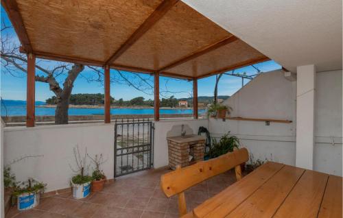  Apartment Ulica Sucuraj Cr, Unterkunft in Sućuraj