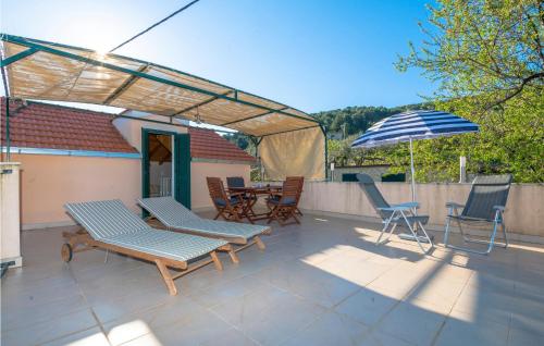 Gorgeous Home In Stari Grad With Wifi