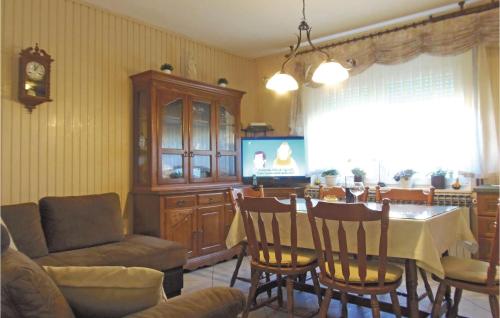 Gorgeous Apartment In Sestanovac With Wifi