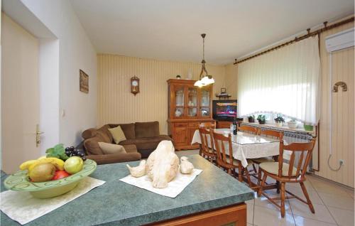 Gorgeous Apartment In Sestanovac With Wifi