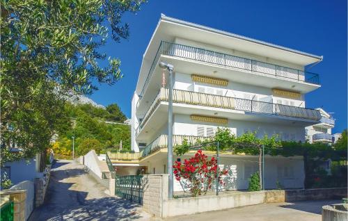 Nice Apartment In Omis With Wifi - Omiš