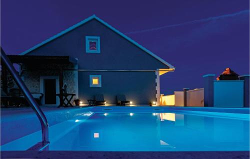 Nice Home In Blizina Gornja With Heated Swimming Pool