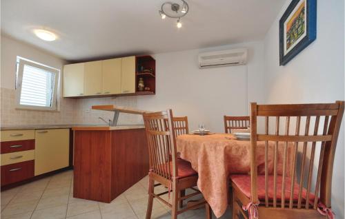 2 Bedroom Awesome Apartment In Pisak