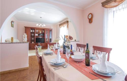 Nice Home In Livaki With Kitchen