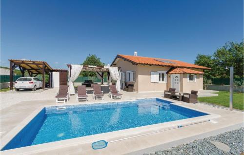 Awesome Home In Rovinj With Jacuzzi, Wifi And Outdoor Swimming Pool